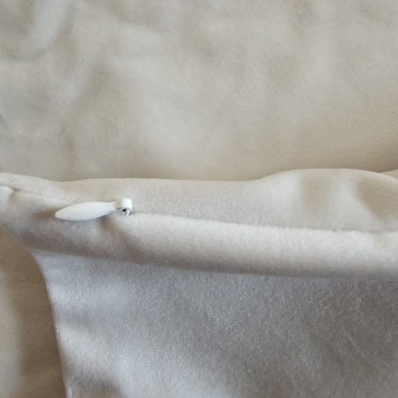 Pack of 4 Decorative Cream Throw Pillow Covers Zippered Closure - Picture 9 of 10